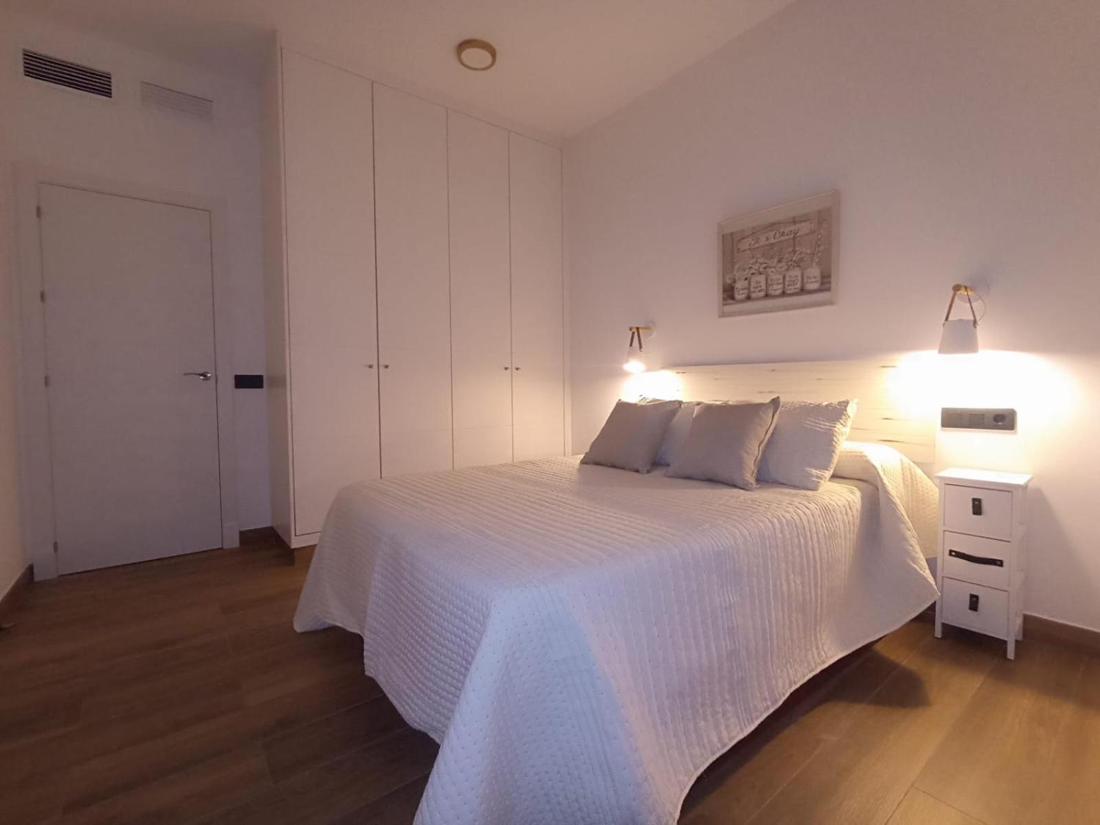 Apartamento Nuevo Centrico Con Aparcamiento Privado Incluido アルカラ・デ・グアダイラ エクステリア 写真